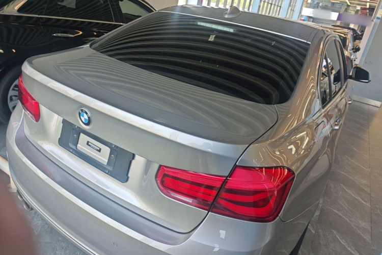 BMW 3 Series 2018 #7 BMW 3 Series 2018 car image #7