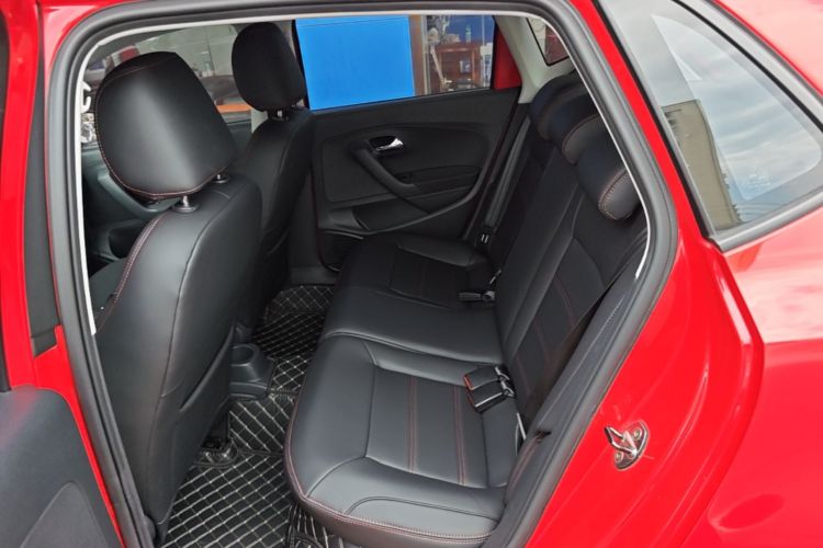 Volkswagen Polo 2018 car image #17