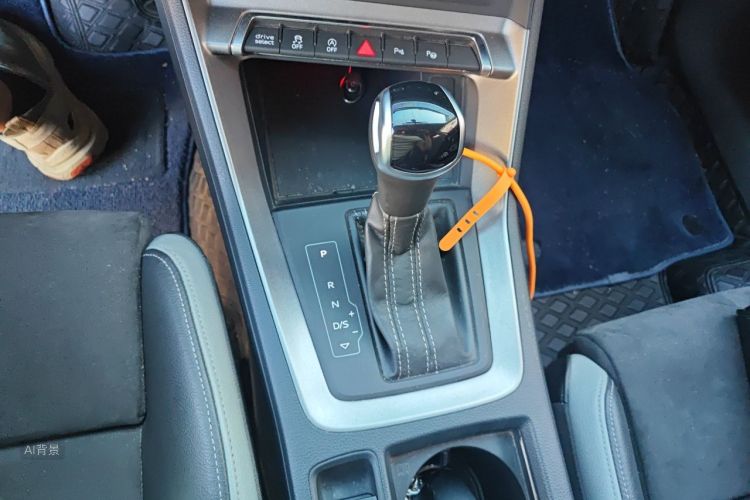 Audi Q3 2022 car image #16