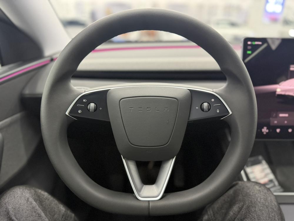 Tesla Model Y 2025 car image #13