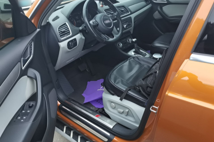 Audi Q3 2016 car image #19