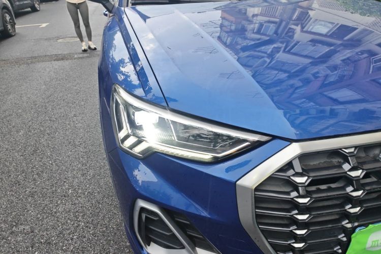 Audi Q3 2021 car image #8