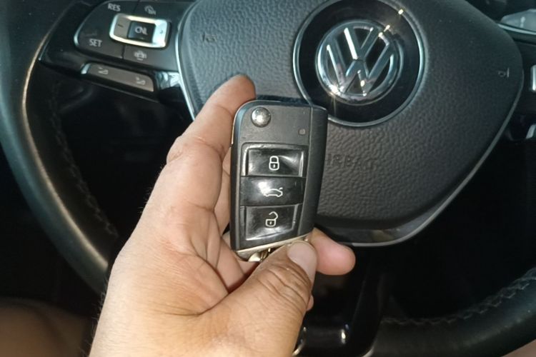 Volkswagen Golf 2019 car image #14
