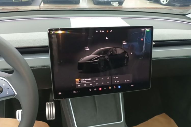 Tesla Model Y 2025 car image #13