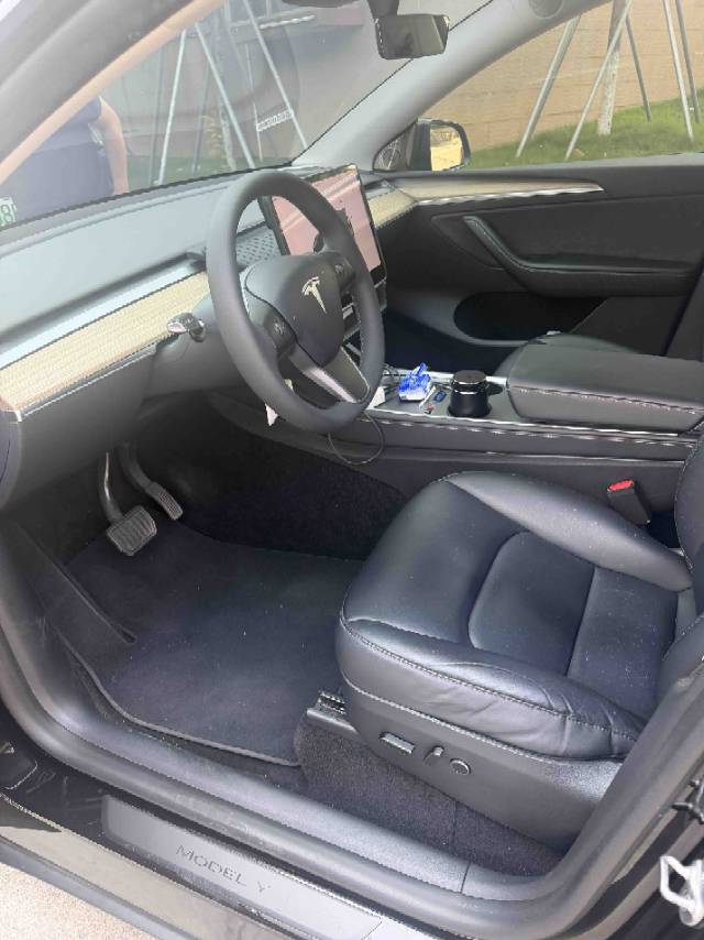 Tesla Model Y 2023 car image #3