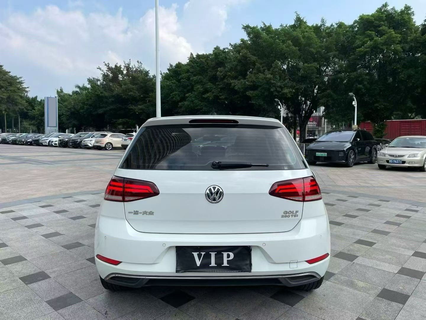 2019 car image #8