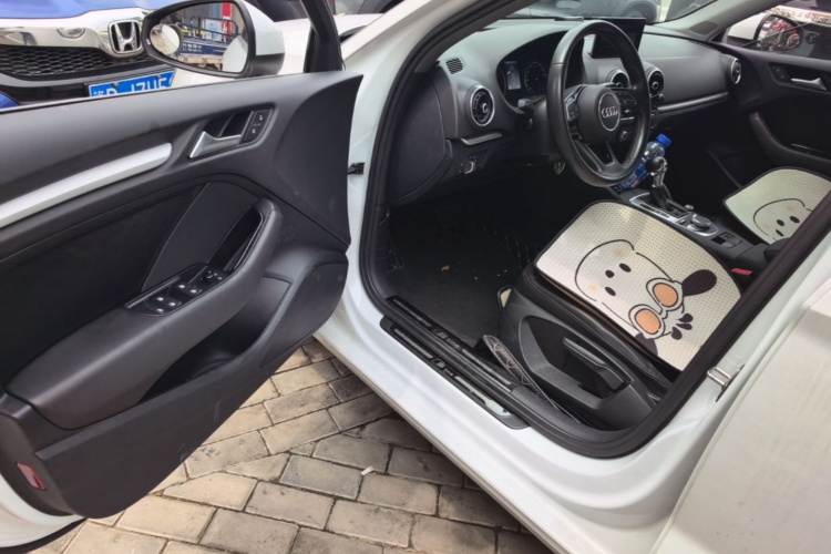 Audi A3 2018 car image #16