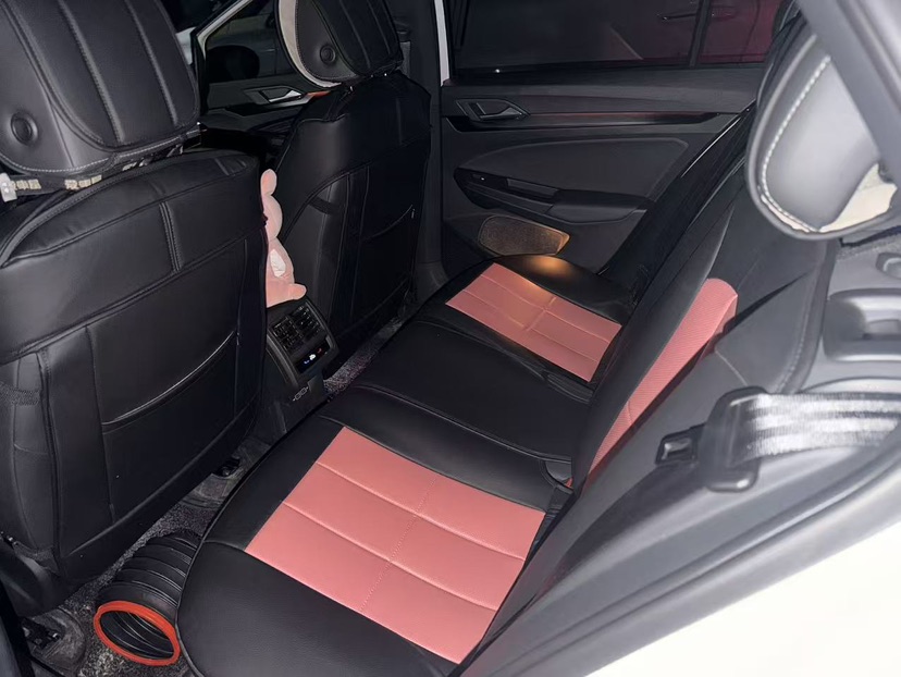 Volkswagen Golf 2023 car image #6