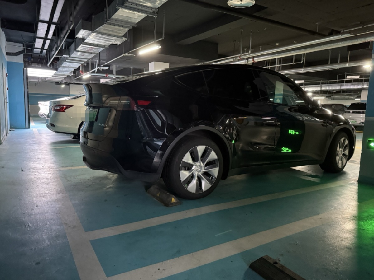 Tesla Model Y 2023 car image #3