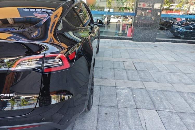 Tesla Model Y 2022 car image #8