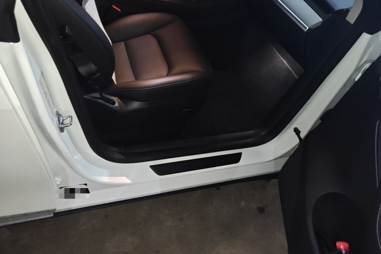 Tesla Model Y 2023 #23 Tesla Model Y 2023 car image #23