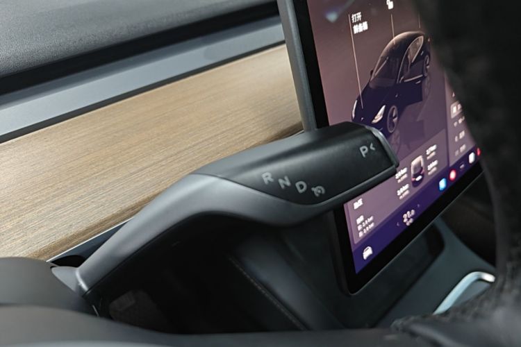 Tesla Model 3 2023 car image #18