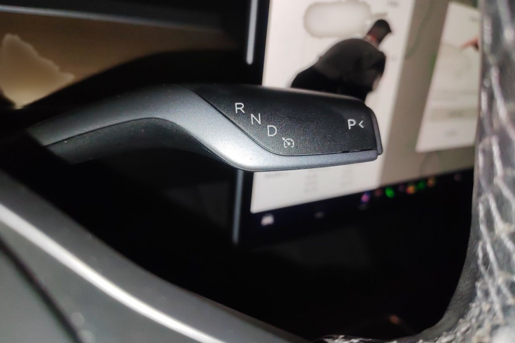 Tesla Model Y 2022 car image #18