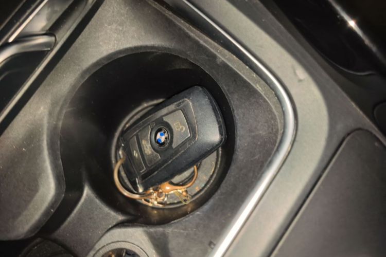 BMW 3 Series 2017 #9 BMW 3 Series 2017 car image #9