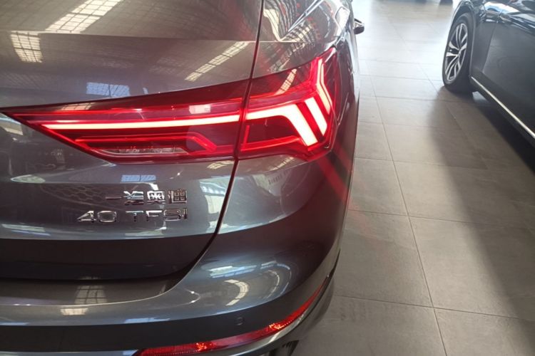 Audi Q3 2021 car image #8