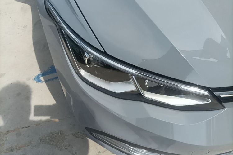 Volkswagen Golf 2022 car image #8