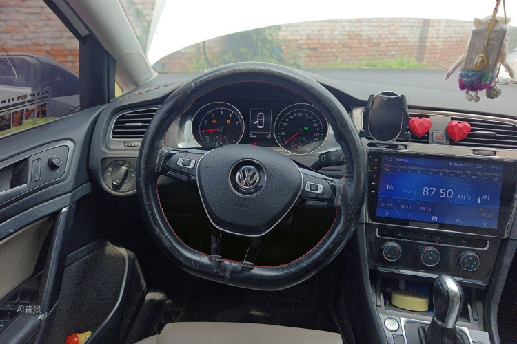 Volkswagen Golf 2017 car image #12