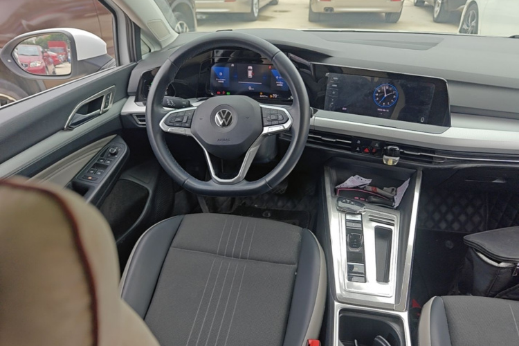 Volkswagen Golf 2021 car image #15