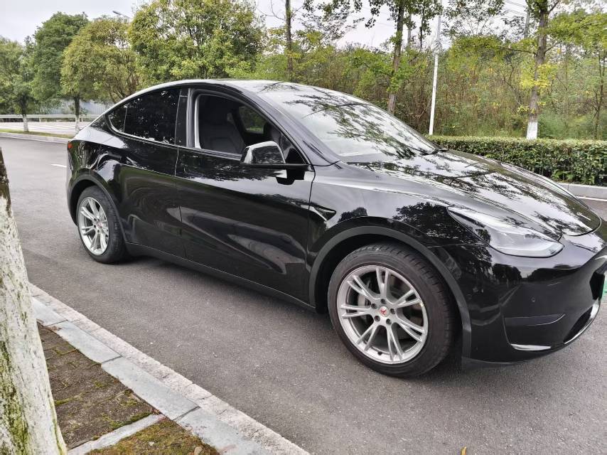 Tesla Model Y 2023 #2 Tesla Model Y 2023 car image #2