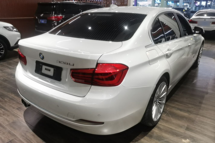 BMW 3 Series 2018 #7 BMW 3 Series 2018 car image #7