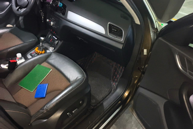 Audi Q3 2018 car image #21