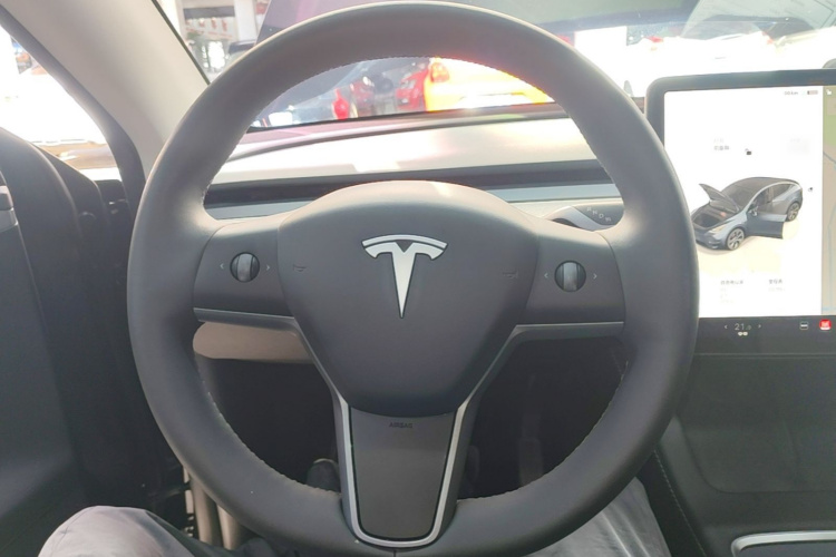 Tesla Model Y 2024 #11 Tesla Model Y 2024 immagine di auto #11