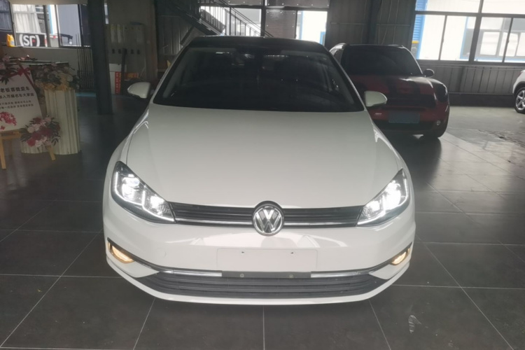 Volkswagen Golf 2020 car image #3