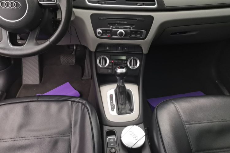 Audi Q3 2016 car image #18