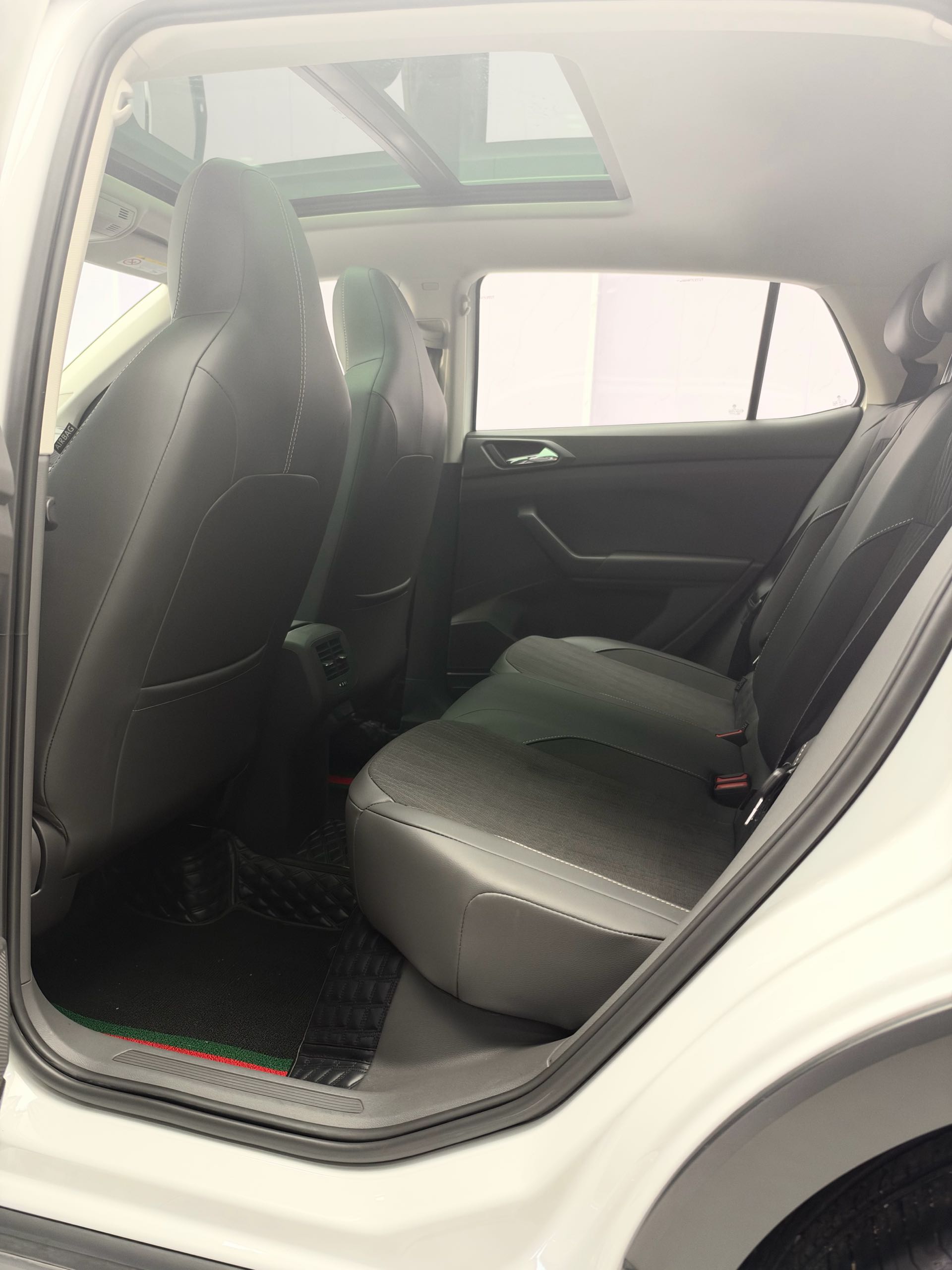 Volkswagen T-Cross 2022 car image #12
