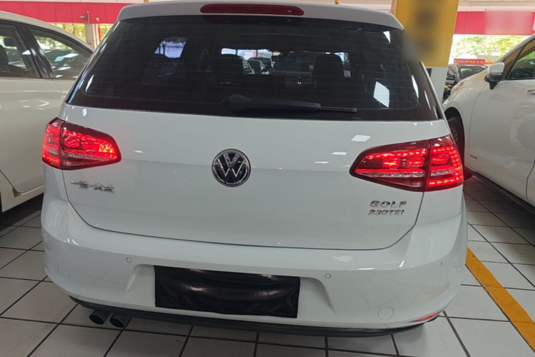 Volkswagen Golf 2017 car image #6