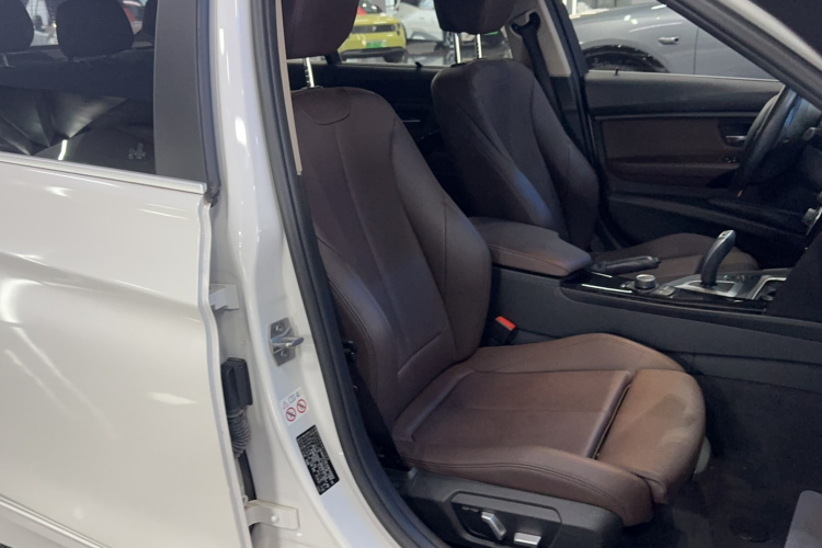 BMW 3 Series 2017 car image #20