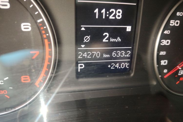 Audi Q3 2017 car image #14