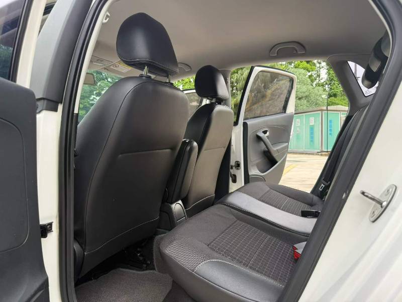 Volkswagen Polo 2015 car image #8
