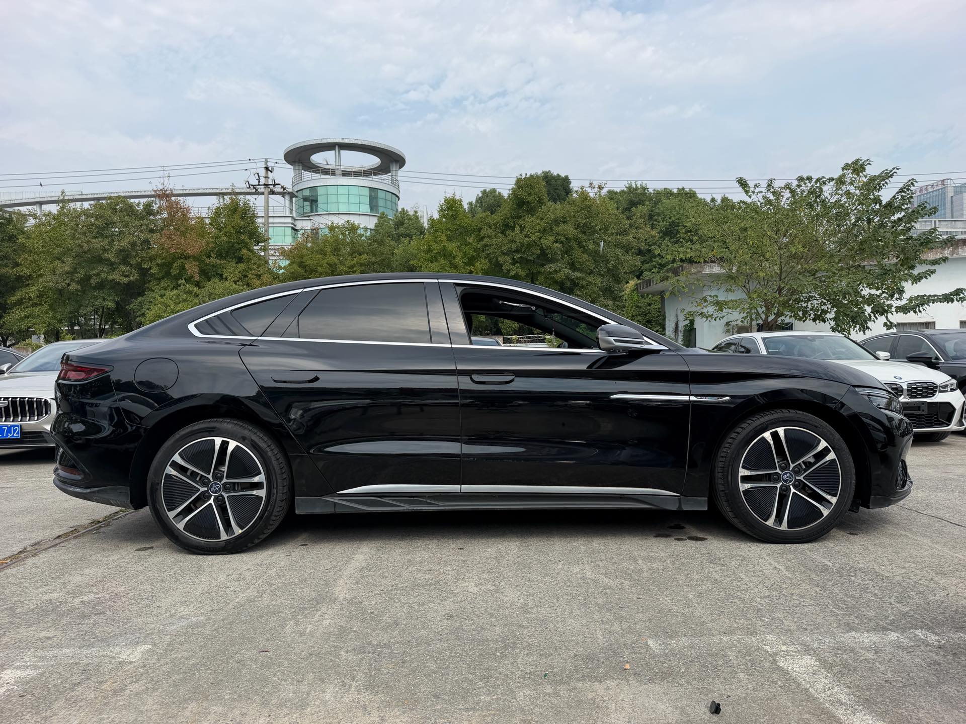 BYD Han 2023 car image #5