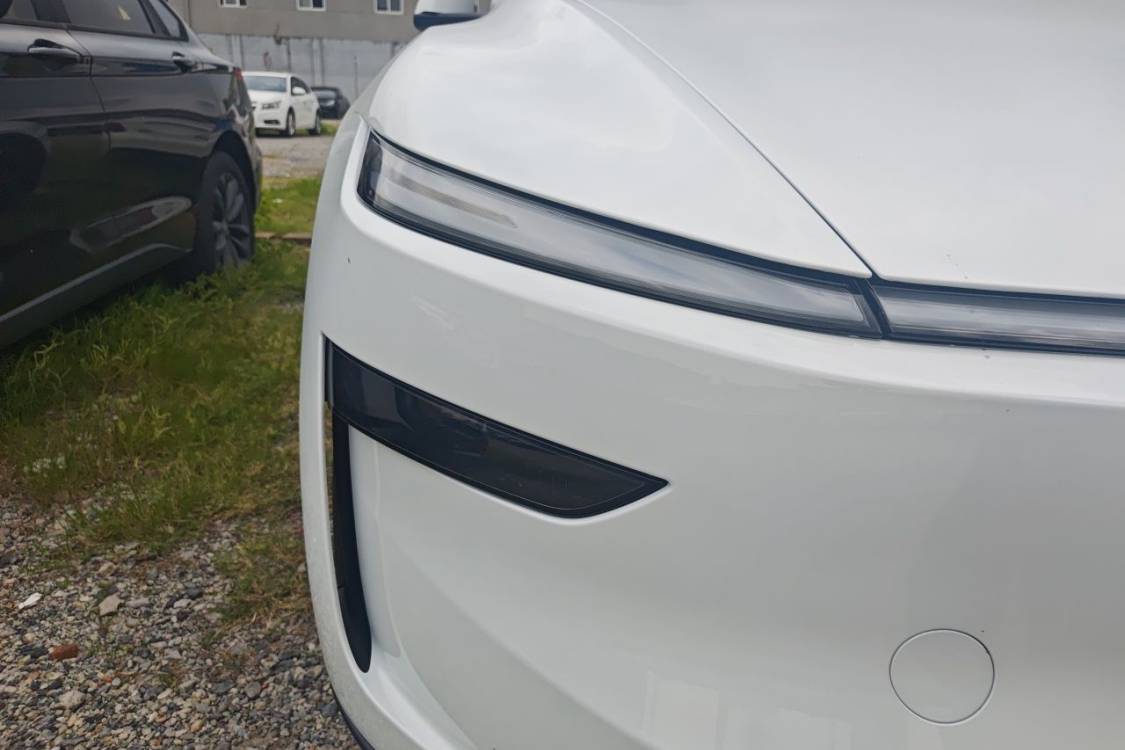 Tesla Model Y 2026 #7 Tesla Model Y 2026 car image #7