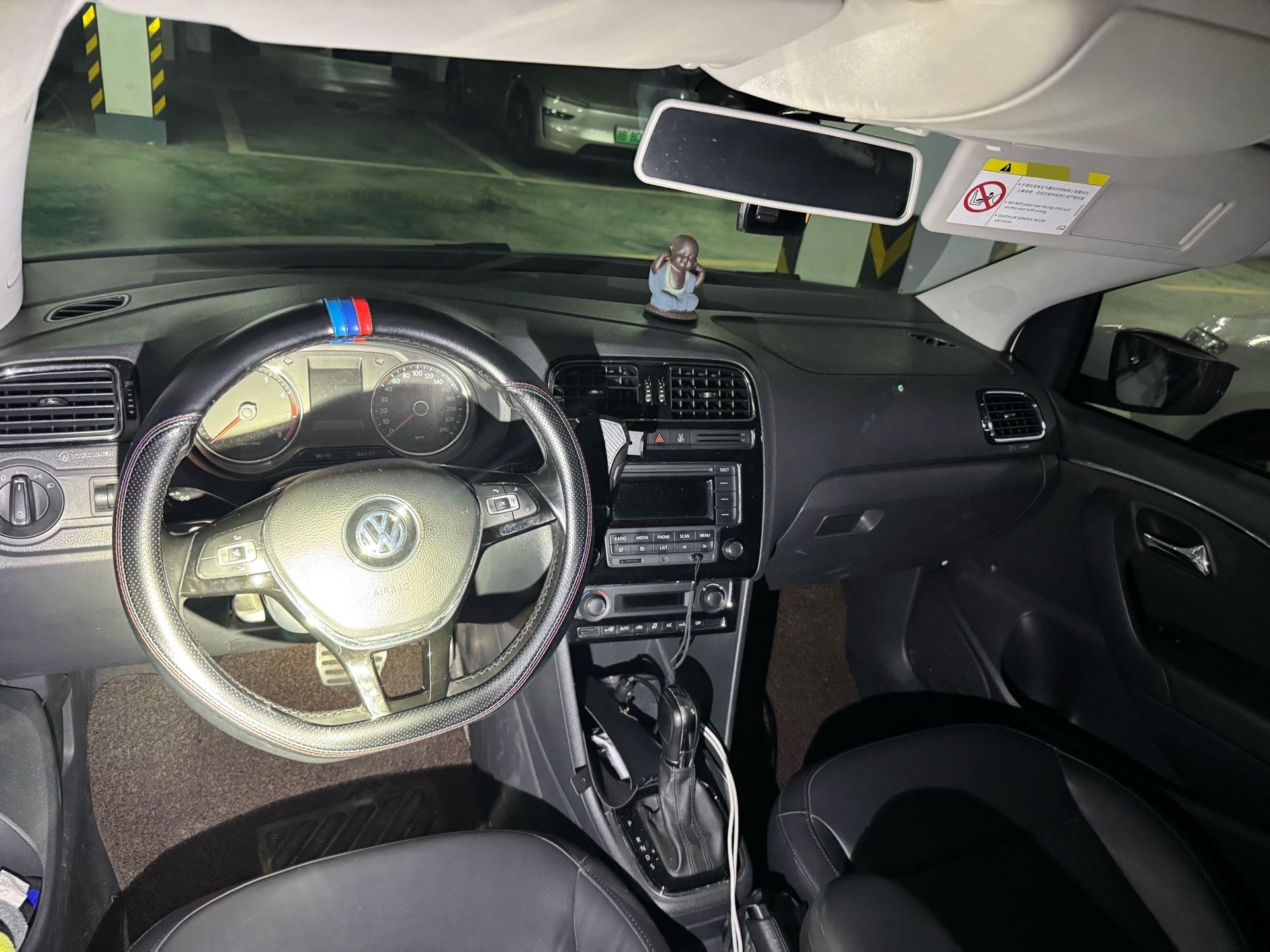 Volkswagen Polo 2015 car image #4