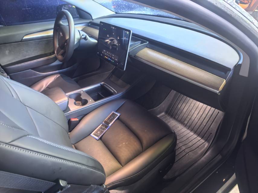 Tesla Model 3 2022 car image #3