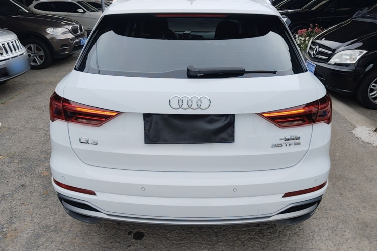Audi Q3 2020 car image #6