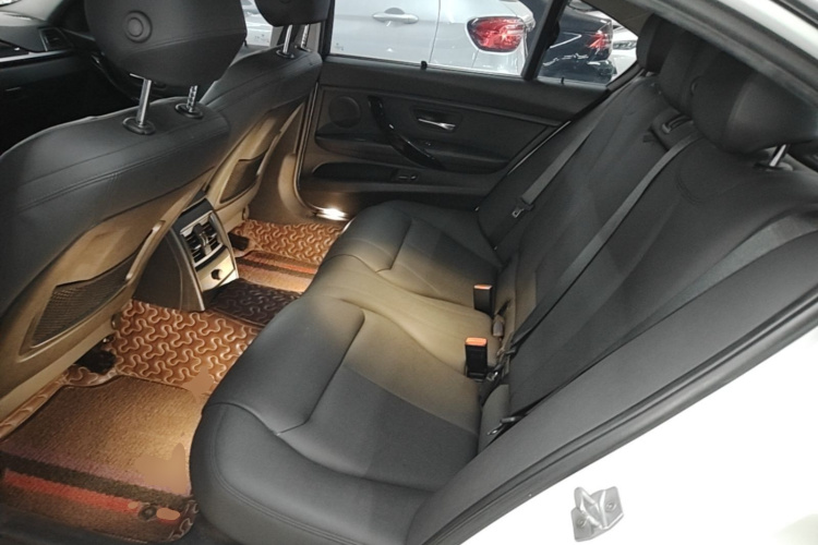 BMW 3 Series 2018 #17 BMW 3 Series 2018 car image #17