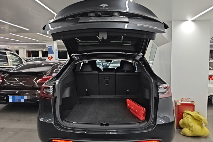 Tesla Model Y 2024 #19 Tesla Model Y 2024 car image #19