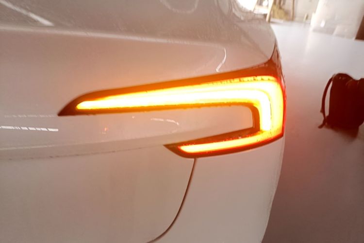 Tesla Model 3 2026 car image #8