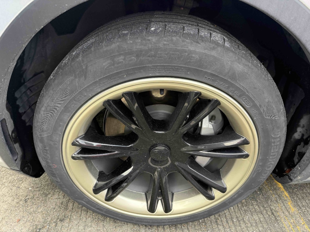Tesla Model Y 2022 car image #6