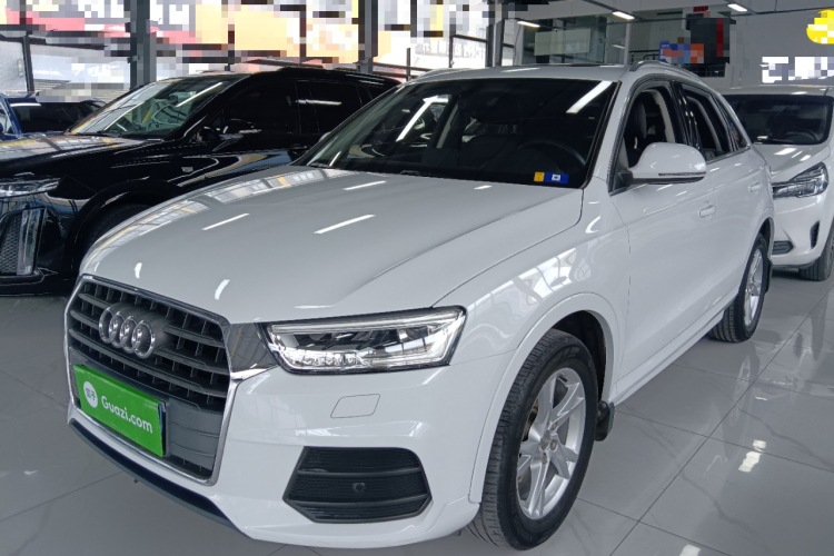 Audi Q3 2018 car image #2