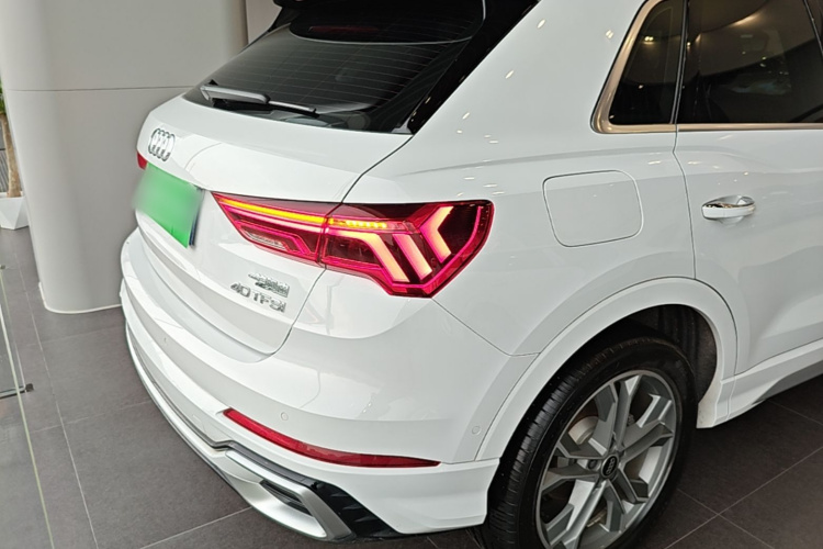 Audi Q3 2025 immagine di auto #8