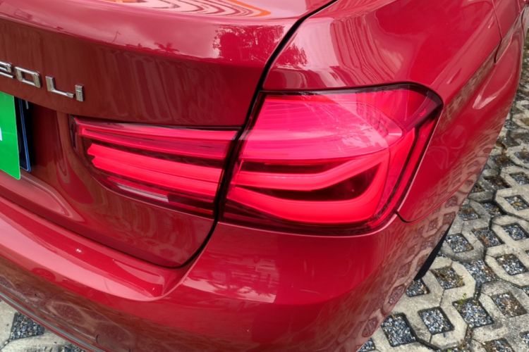 BMW 3 Series 2018 car image #8