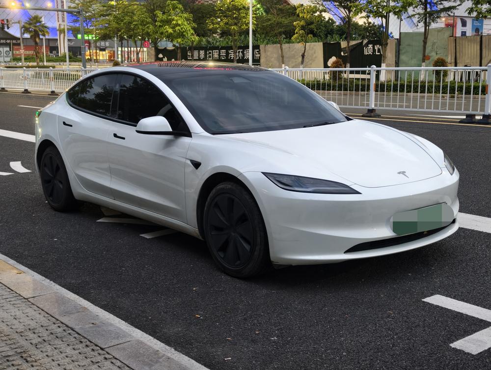 Tesla Model 3 2025 immagine di auto #3