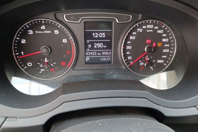 Audi Q3 2016 car image #14