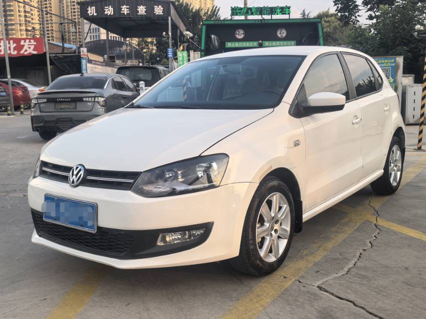 Volkswagen Polo 2014 Volkswagen Polo 2014 car image