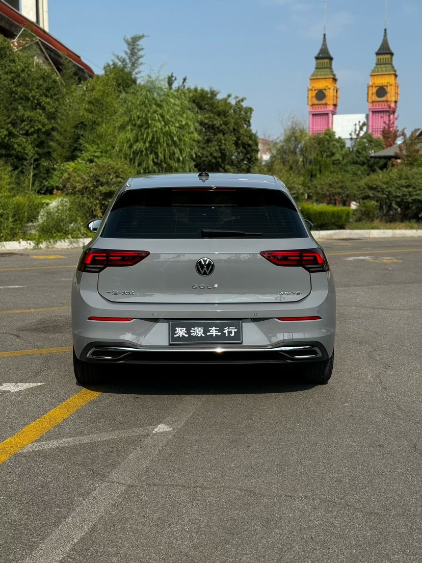 Volkswagen Golf 2023 car image #8