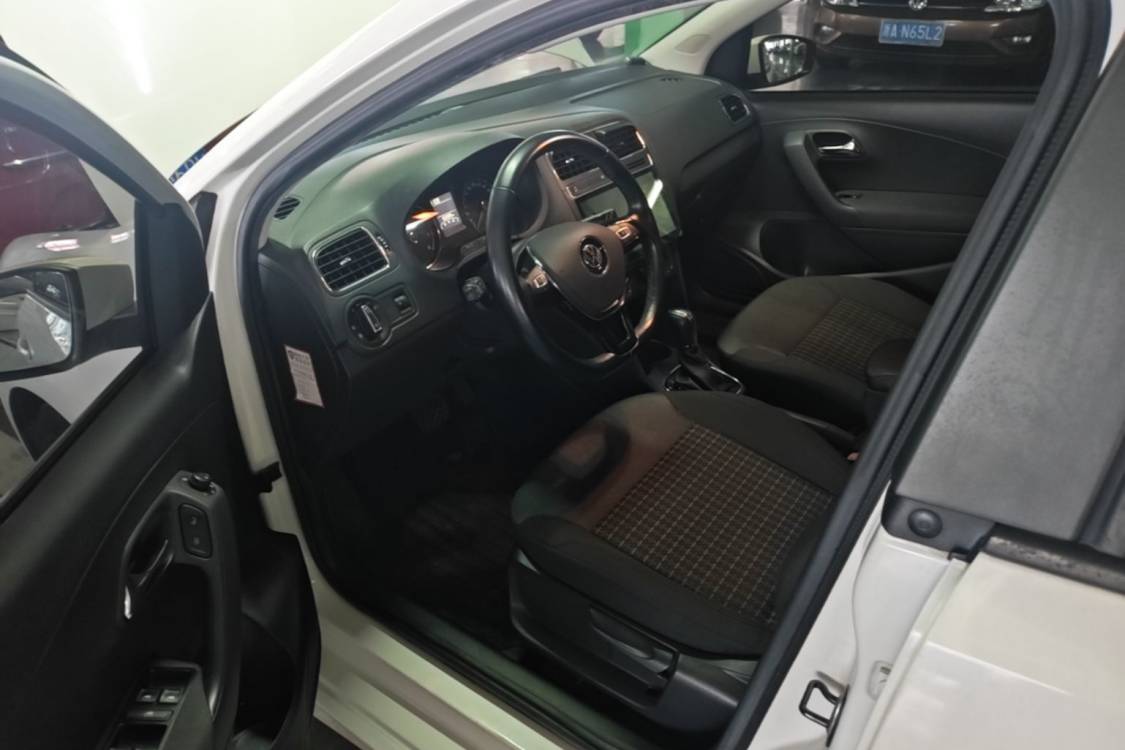 Volkswagen Polo 2019 car image #24